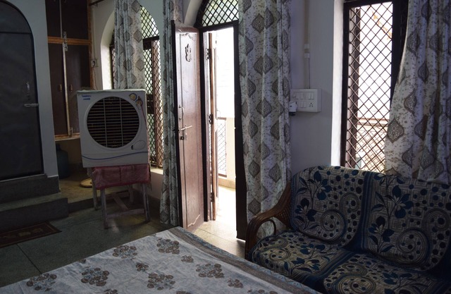 Cozy 1-bedroom house in pleasant Mathura with WiFi
