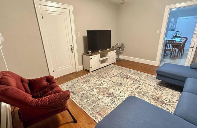Cozy 1-bedroom house w/WiFi. Work, weekend getaway or celebration? Great place