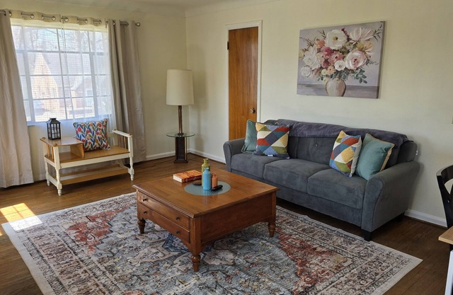 Cozy 1Bed/1Bath unit, Pets OK, Close to ProMedica, UT.