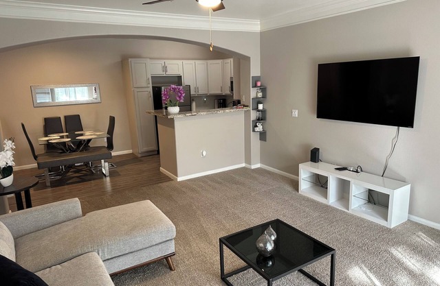 Cozy 1BR Near Lake Houston, Airport, Shops + WiFi