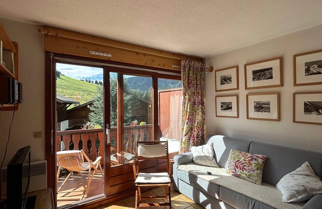 Cozy 2-bed apartment with garage, near village and lifts