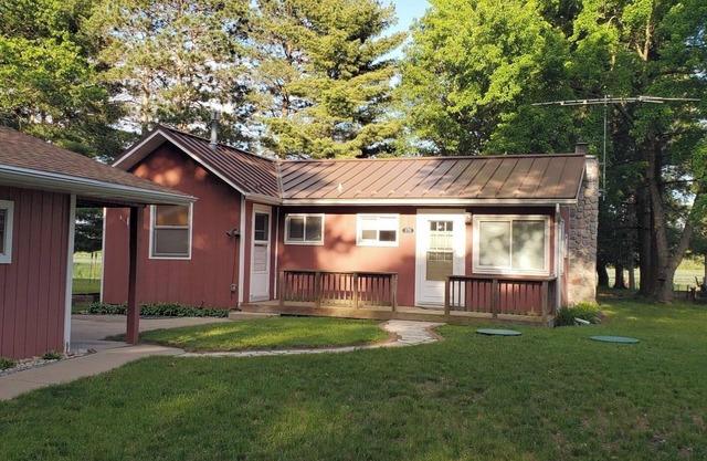 Cozy 2 Bedroom All Season Cottage on Montello Lake