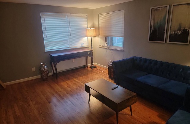 Cozy 2 bedroom Apartment close to kenwood mall and all major amentiies