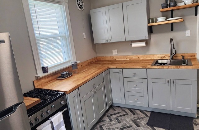 Cozy 2-bedroom apartment in Glenolden, walking distance to parks & amenities