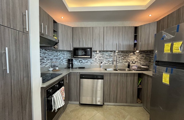 Cozy 2-bedroom apartment in phenomenal Rio Hato with AC, WiFi and Beach access