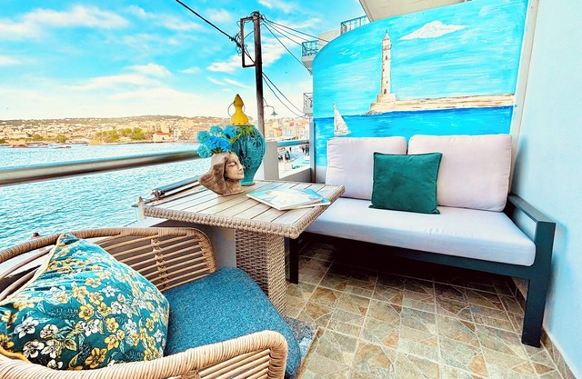 Cozy 2-bedroom apartment in wonderful Chania with AC, WiFi panoramic beach view