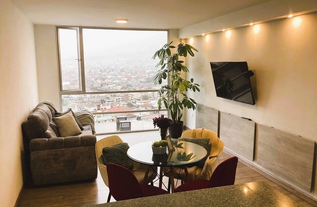 Cozy 2-bedroom apartment in welcoming Quito with WiFi