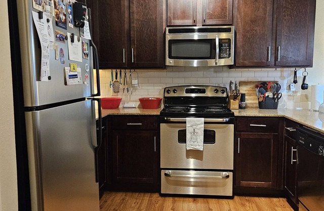 Cozy 2-bedroom apartment in So. Austin with backyard, WiFi, fitness room, pool