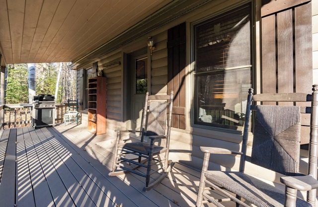 Cozy 2 Bedroom Cabin 3 miles to Sunday River