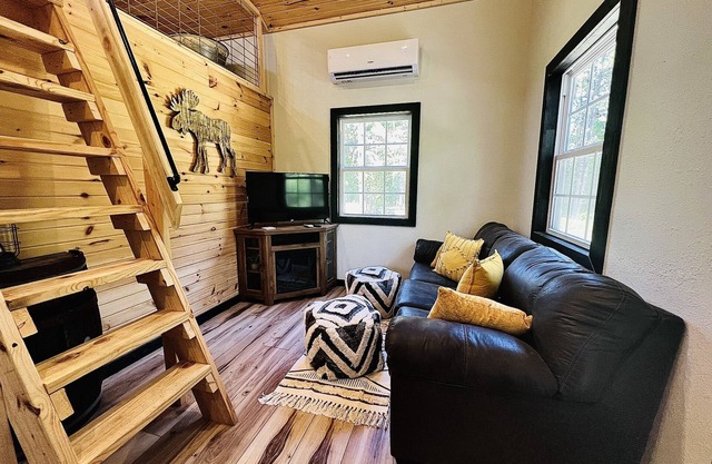 Cozy 2 bedroom cabin nestled in the pines