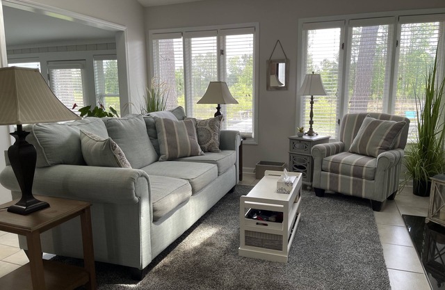 Cozy 2-Bedroom Condo, Enclosed Patio/Queen Sleeper sofa, Sleeps 8