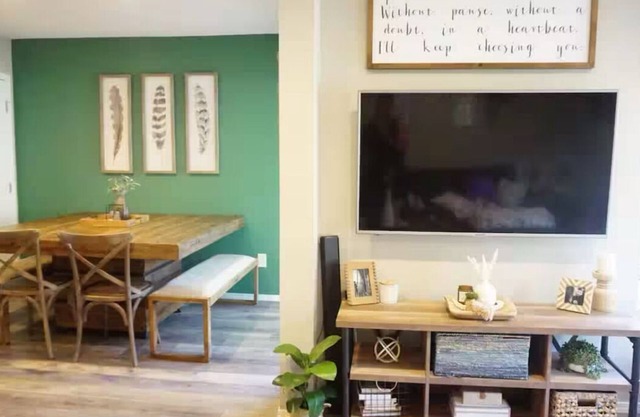 Cozy 2-bedroom condo in peaceful Riverside - Entire Place