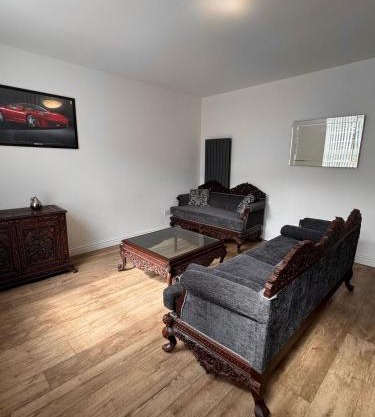 Cozy 2 Bedroom House, sleeps 6