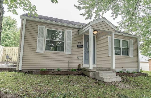 Cozy 2-bedroom house centrally located in Elizabethtown