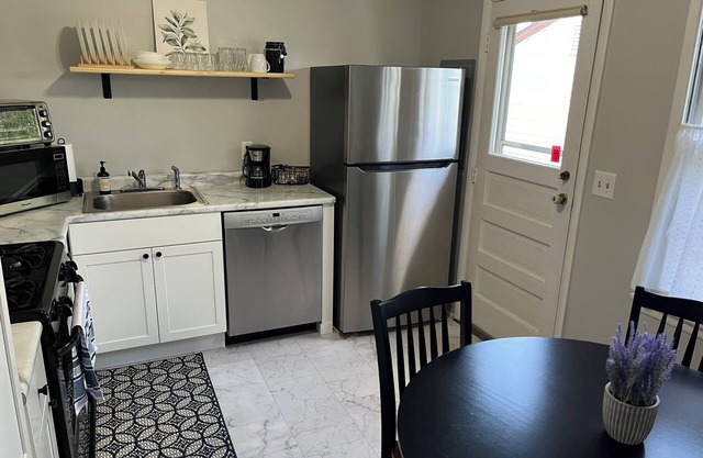 Cozy 2-bedroom house in the heart of Omaha!