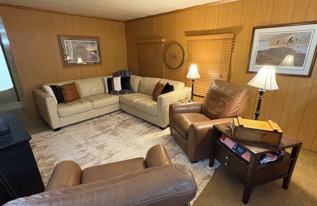 Cozy 2 Bedroom House in Prime Hunting Country