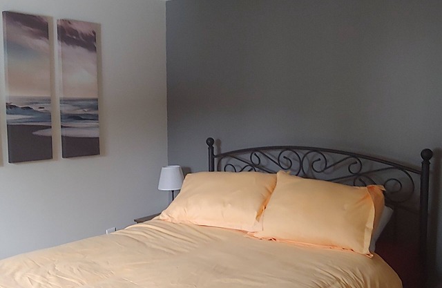 Cozy 2 bedroom river view suite with licensed restaurant on site