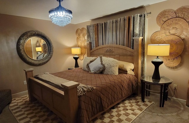 Cozy 2-bedroom townhome in tranquil DeKalb with AC, WiFi