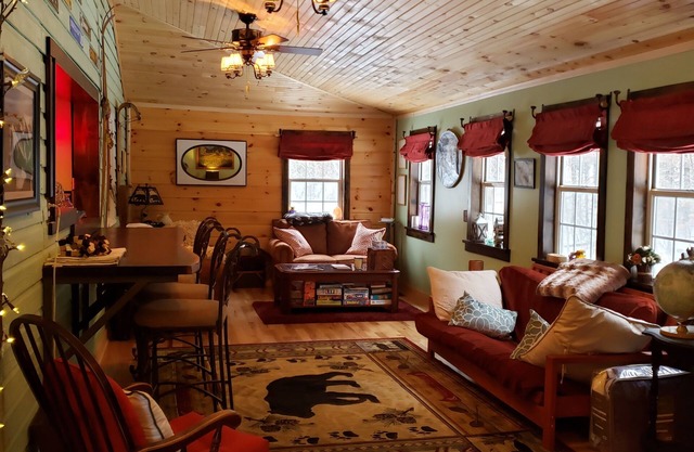 Cozy 2 bedroom Whiteface Mtn Cabin