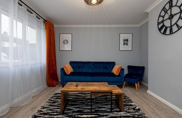 Cozy 2 bedroom with parking
