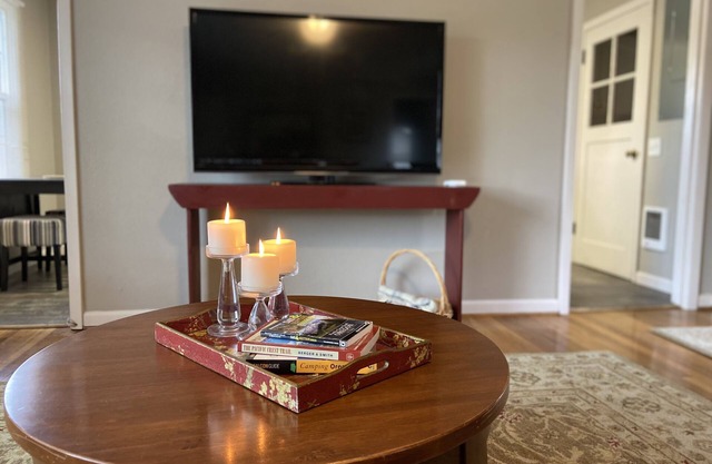 Cozy 2 br. Close to River