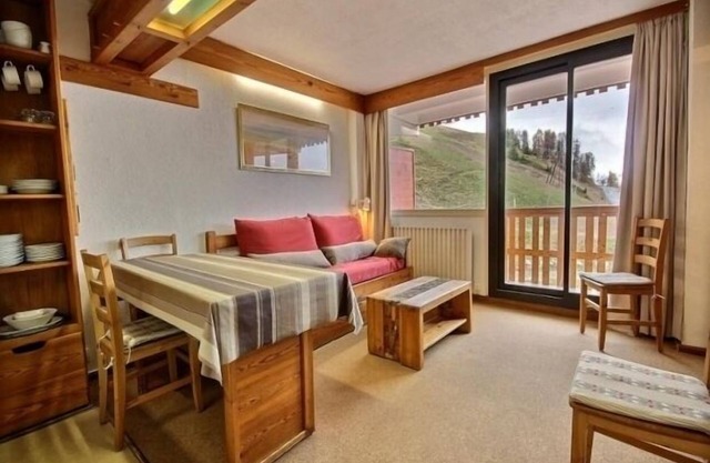 Cozy 2-room apartment with Mont-Blanc view, parking, 50m from slopes