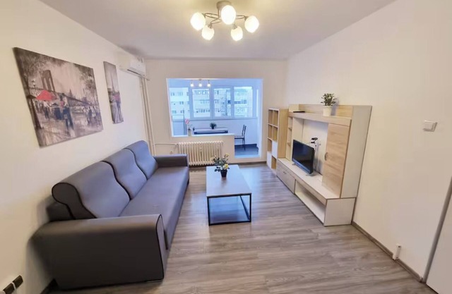 Cozy 2-Room Apartment, Steps away from subway!