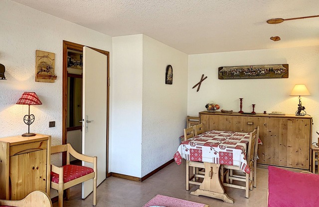 Cozy 2 rooms + studio in Combloux center with parking