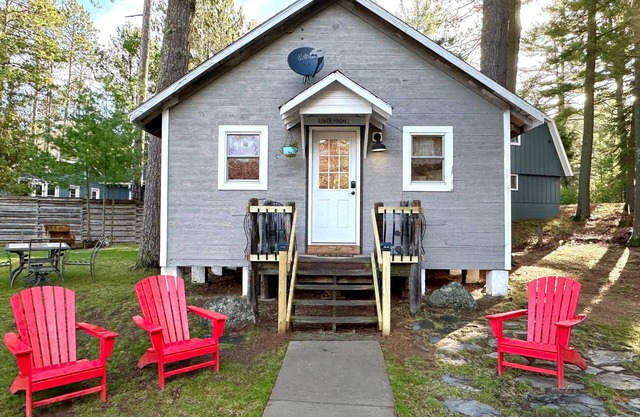 Cozy 2br Cabin Catfish Lake on Eagle river Chain, modern appliances, sleeps 4
