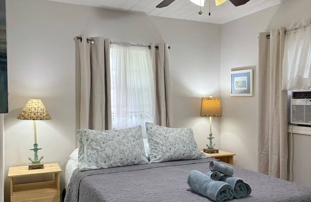Cozy 2BR Cottage in West Palm Beach!