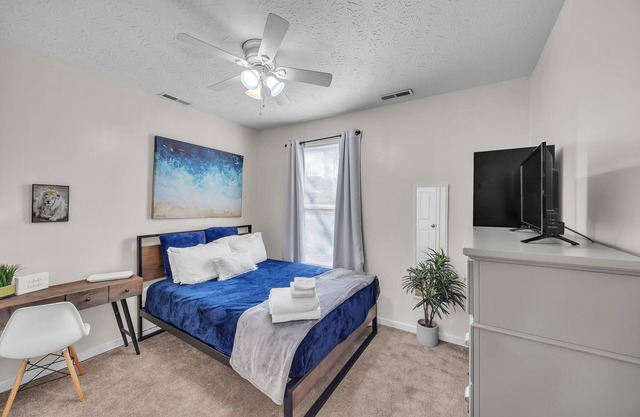 Cozy 2BR Getaway | Near Downtown Cincinnati
