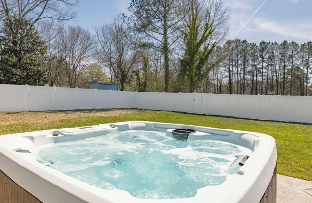 Cozy 2BR, Hot tub, Wi-Fi, Pet Friendly, Firepit