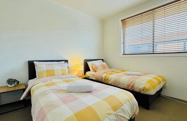 Cozy 2BR Retreat, 3-Minute Drive to Albury Airport