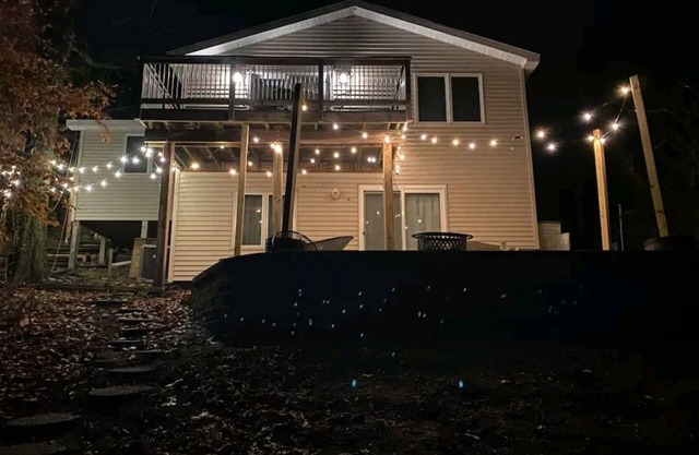 Cozy 3-bed Lakefront House