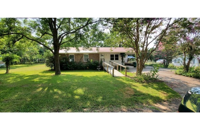 Cozy 3 bedroom 2 bath residential home with patio