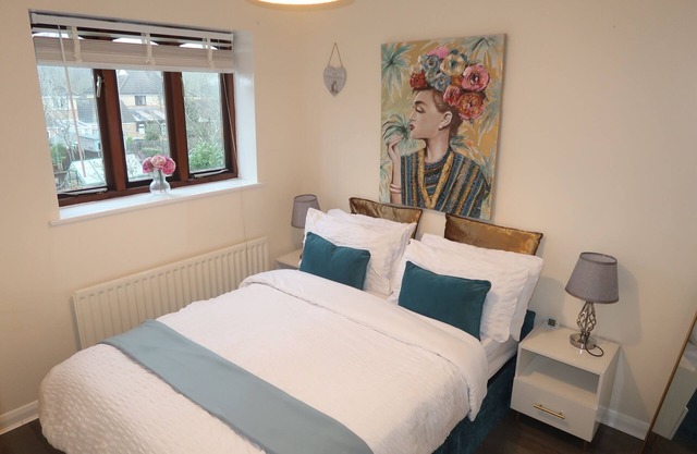 Cozy 3-bedroom home in Milton Keynes with free parking and WiFi