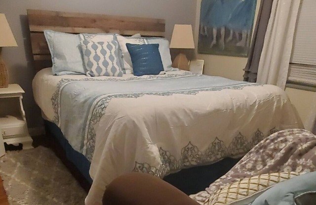 Cozy 3-bedroom house in welcoming Easton with AC, WiFi. 2 minutes from downtown.