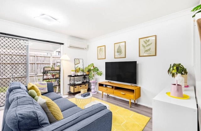 Cozy 3B2B Townhouse w/Parking/Backyard/Malls/Parks