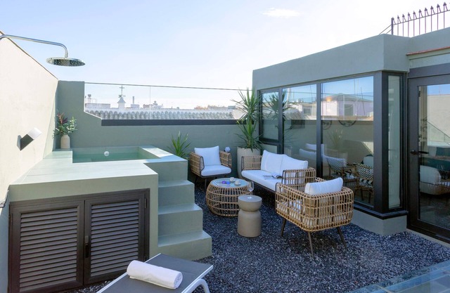 Cozy 3BD duplex with private pool in seville center. Gran Poder III