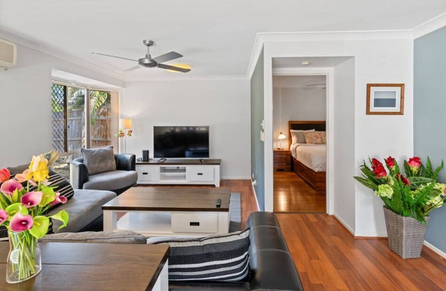 Cozy 3BR Family-Friendly House @Eight Mile Plains