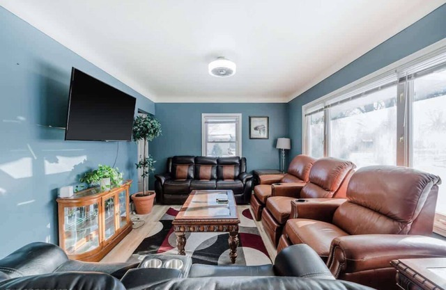 Cozy 3BR Home in Oakdale with BBQ & Private Patio!