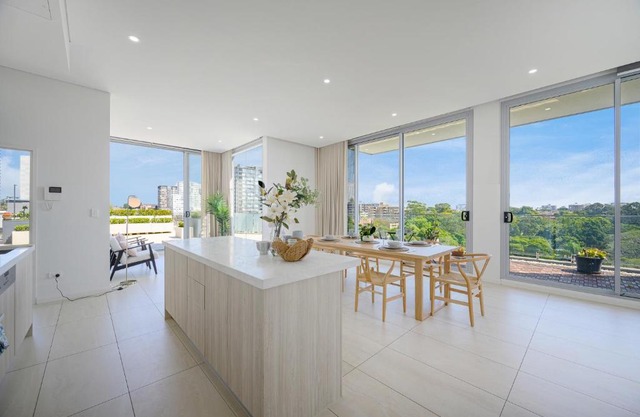 Cozy 3BR Home with Large Balcony for Relaxation