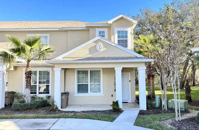 Cozy 3BR Townhouse w/Private Pool, Clubhouse Access – Near Disney!