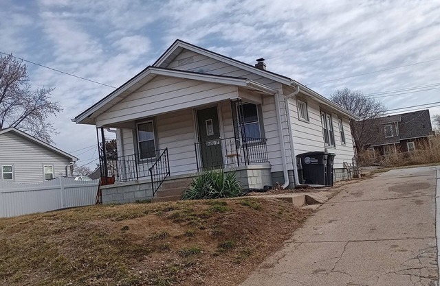Cozy 4-bedroom house with WiFi, AC in lovely Omaha