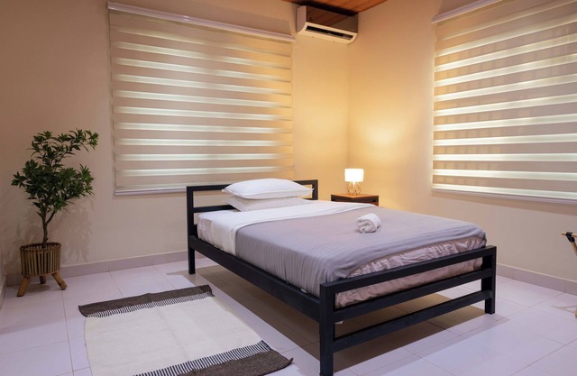 Cozy 4-Bedroom Townhouse in Community 25, Tema