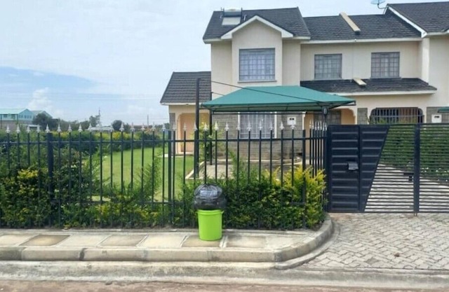 Cozy 4 bedroom Villa in a gated community Party Friendly on NBI namanga high