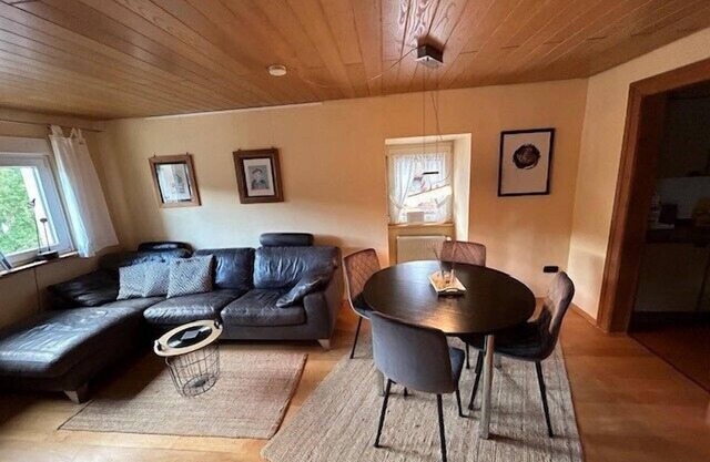 Cozy 4-star vacation apartment in a central location with a view of the forest