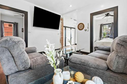 Cozy 4BR Home in Heart of Niagara Falls