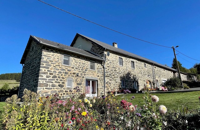 Cozy 5-bedroom lodge near Freycenet-la-Cuche, perfect for families and friends, pet-friendly