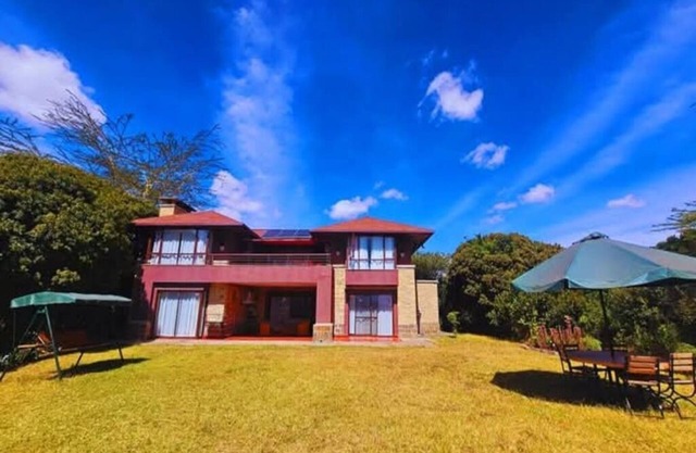 Cozy 5-bedroom en-suite. AC, Solar, WIFI, Mt. Kenya Wildlife Estate, Ol Pejeta.